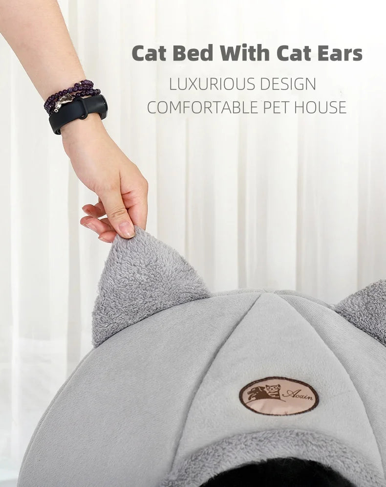 Pet bed with cat ears