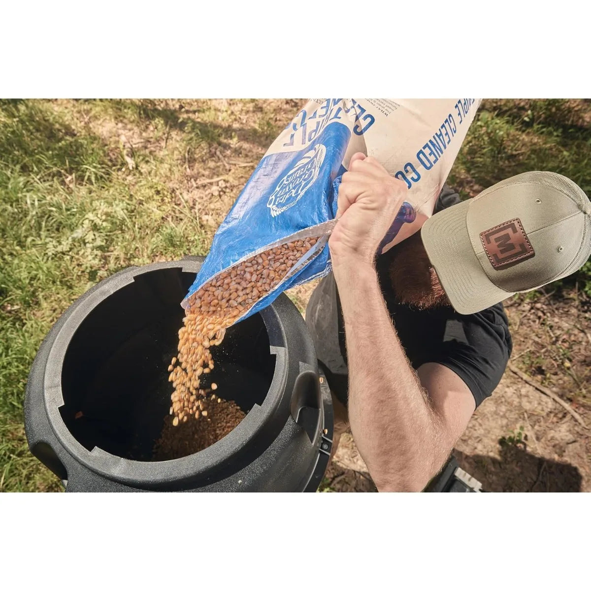 Gravity Tripod Deer Feeder